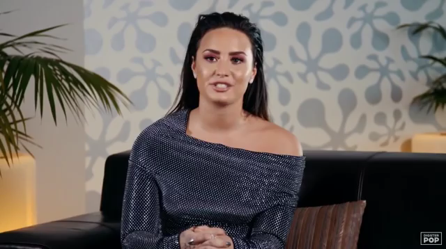 Demi_Lovato_reacts_to_old_music_videos_-_Digster_Pop_Throwback_mp40719.png