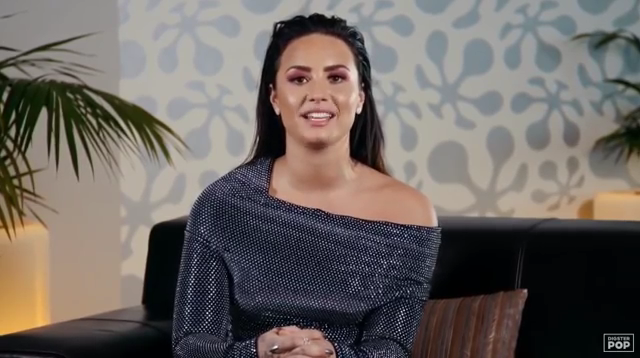 Demi_Lovato_reacts_to_old_music_videos_-_Digster_Pop_Throwback_mp40751.png