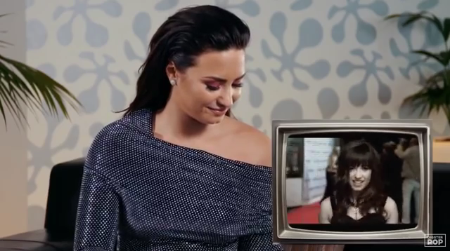 Demi_Lovato_reacts_to_old_music_videos_-_Digster_Pop_Throwback_mp40911.png