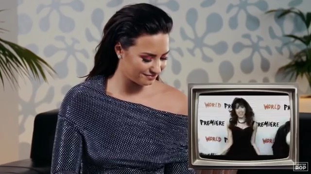 Demi_Lovato_reacts_to_old_music_videos_-_Digster_Pop_Throwback_mp40919.png