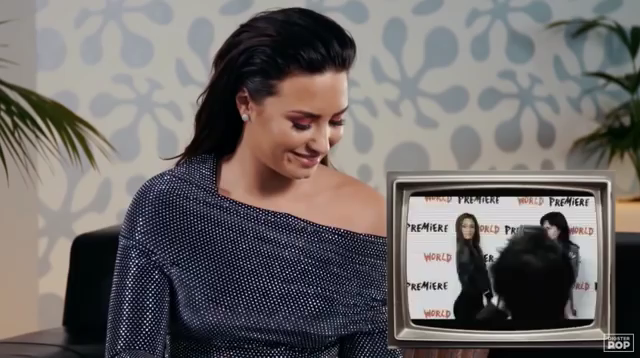 Demi_Lovato_reacts_to_old_music_videos_-_Digster_Pop_Throwback_mp40959.png