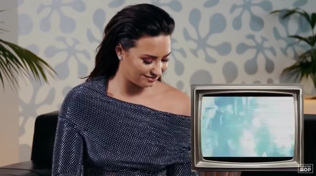 Demi_Lovato_reacts_to_old_music_videos_-_Digster_Pop_Throwback_mp40975.png