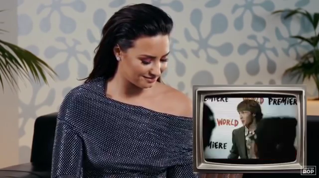 Demi_Lovato_reacts_to_old_music_videos_-_Digster_Pop_Throwback_mp41015.png