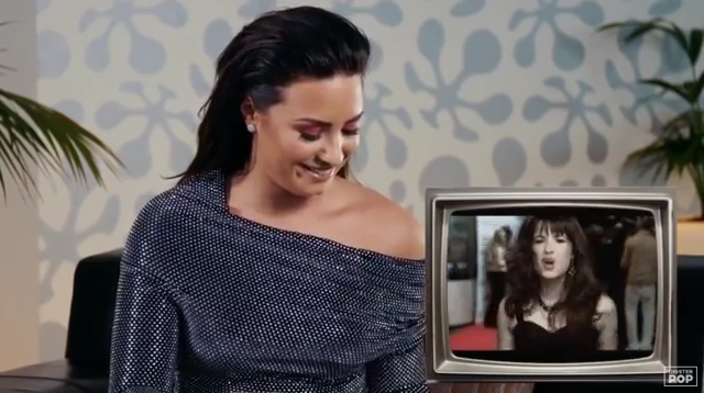 Demi_Lovato_reacts_to_old_music_videos_-_Digster_Pop_Throwback_mp41055.png
