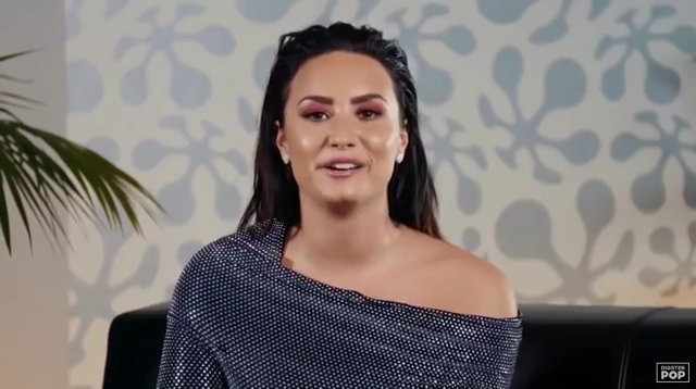 Demi_Lovato_reacts_to_old_music_videos_-_Digster_Pop_Throwback_mp41072.png