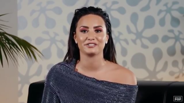 Demi_Lovato_reacts_to_old_music_videos_-_Digster_Pop_Throwback_mp41087.png