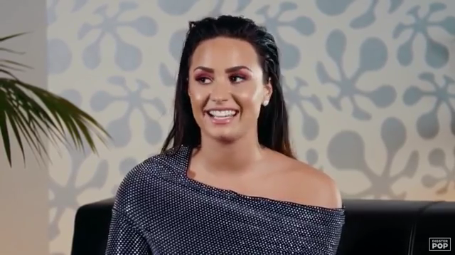 Demi_Lovato_reacts_to_old_music_videos_-_Digster_Pop_Throwback_mp41144.png