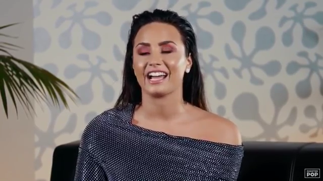 Demi_Lovato_reacts_to_old_music_videos_-_Digster_Pop_Throwback_mp41151.png