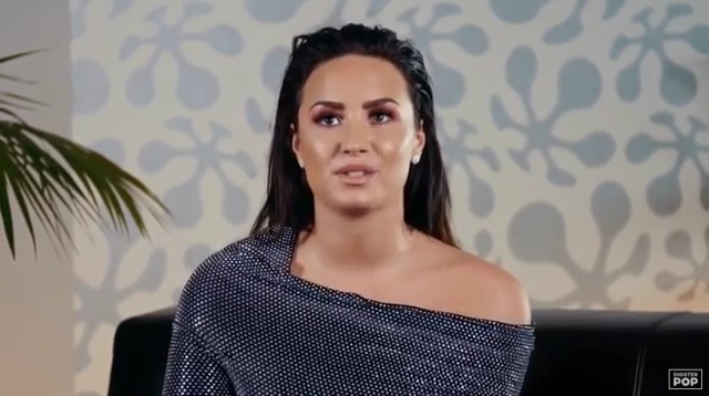 Demi_Lovato_reacts_to_old_music_videos_-_Digster_Pop_Throwback_mp41168.png