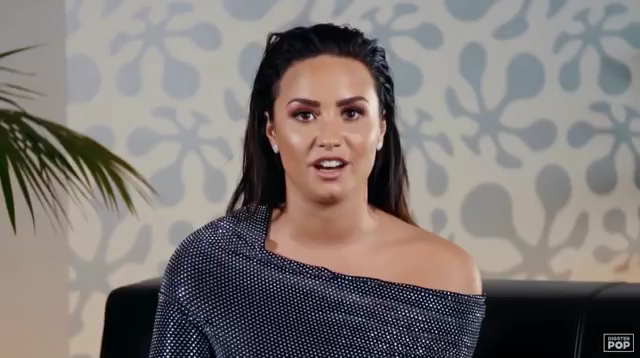 Demi_Lovato_reacts_to_old_music_videos_-_Digster_Pop_Throwback_mp41199.png