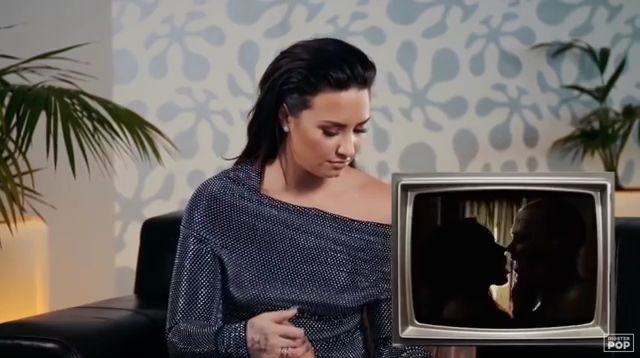 Demi_Lovato_reacts_to_old_music_videos_-_Digster_Pop_Throwback_mp41624.jpg