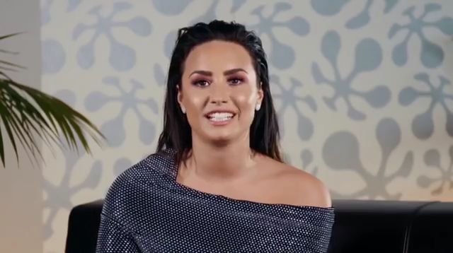 Demi_Lovato_reacts_to_old_music_videos_-_Digster_Pop_Throwback_mp41911.jpg