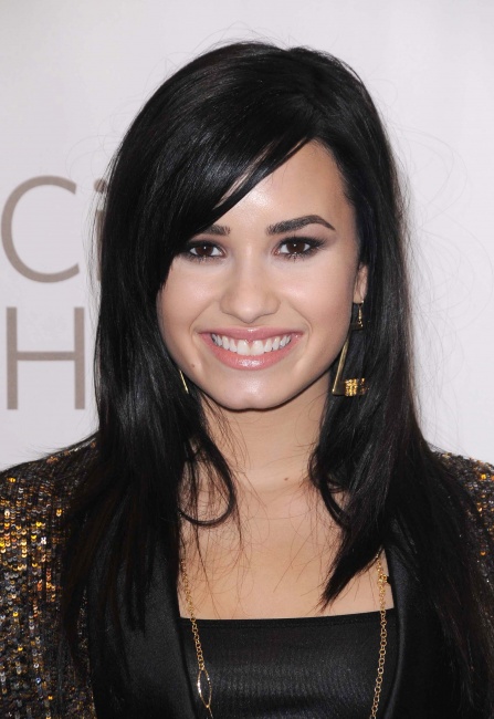 26245_Preppie_-_Demi_Lovato_at_City_For_Hope_Concert_at_the_Nokia_Theatre_in_L_A__-_October_25_2009_519_122_63lo.jpg