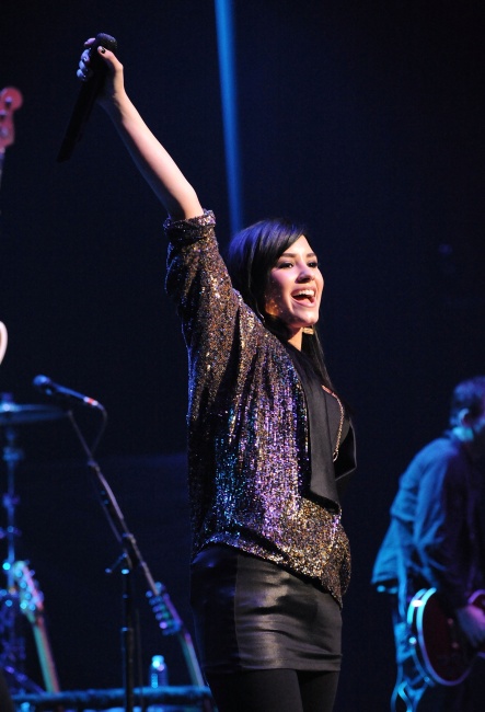 56135_Preppie_-_Demi_Lovato_at_City_For_Hope_Concert_at_the_Nokia_Theatre_in_L_A__-_October_25_2009_7101_122_168lo.jpg