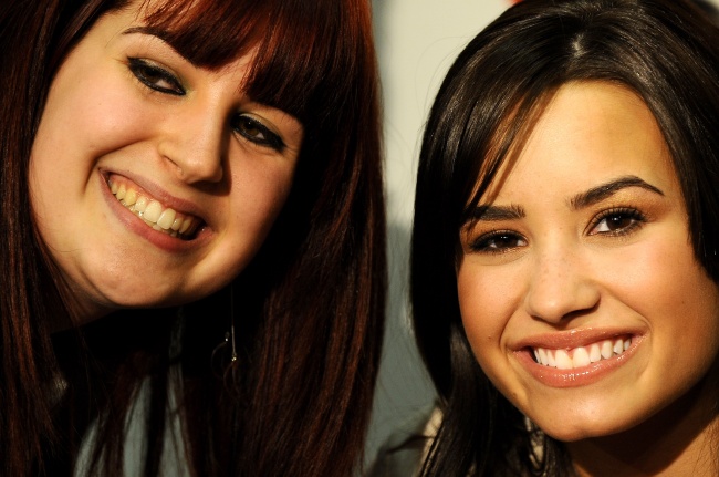67737_Demi_Lovato_signs_copies_of_her_new_album_Don89t_Forget_in_Madrid3_Spain_13_122_14lo.jpg