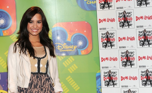 70748_Preppie_Demi_Lovato_attends_new_Disney_TV_and_Music_Season_photocall_8422_122_579lo.jpg