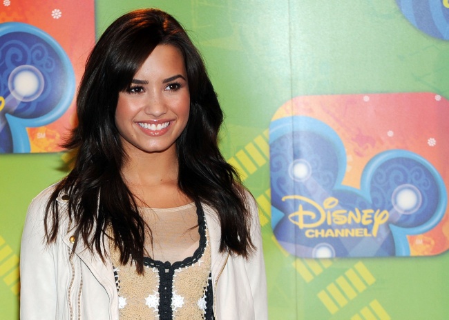 71579_Preppie_Demi_Lovato_attends_new_Disney_TV_and_Music_Season_photocall_5601_122_441lo.jpg