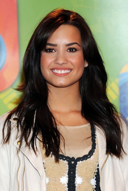 71582_Preppie_Demi_Lovato_attends_new_Disney_TV_and_Music_Season_photocall_9598_122_214lo.jpg