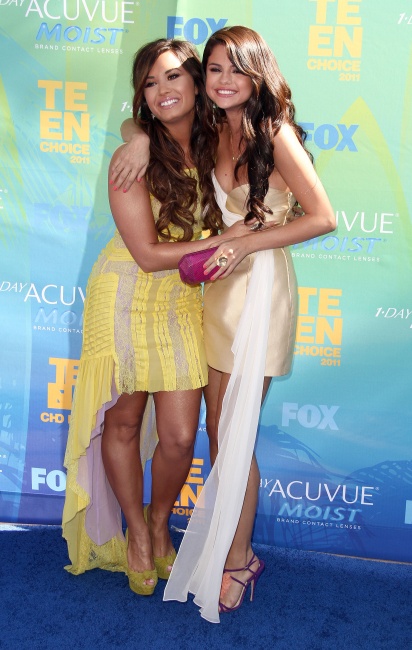 August_7th_-_Teen_Choice_Awards_28Arrivals29_-_With_Selena_Gomez_281629.jpg