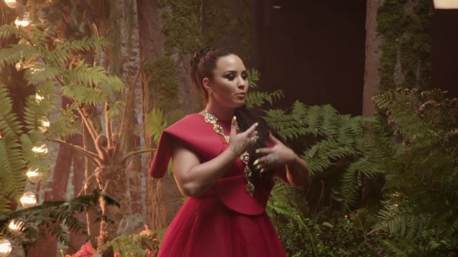 Behind_the_Scenes_of_Demi_Lovato_and_DJ_Khaled__I_Believe__video_for_A_WRINKLE_IN_TIME_mp42767.jpg