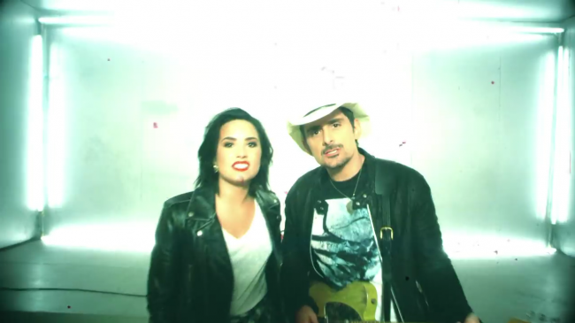 Brad_Paisley_-_Without_a_Fight_ft__Demi_Lovato5Bvia_torchbrowser_com5D_mp41623.png