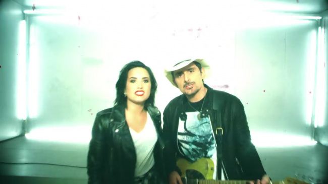 Brad_Paisley_-_Without_a_Fight_ft__Demi_Lovato5Bvia_torchbrowser_com5D_mp41624.png