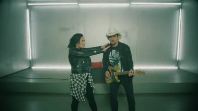 Brad_Paisley_-_Without_a_Fight_ft__Demi_Lovato5Bvia_torchbrowser_com5D_mp41645.png