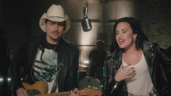 Brad_Paisley_-_Without_a_Fight_ft__Demi_Lovato5Bvia_torchbrowser_com5D_mp41748.png