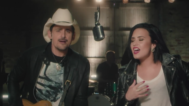 Brad_Paisley_-_Without_a_Fight_ft__Demi_Lovato5Bvia_torchbrowser_com5D_mp41755.png