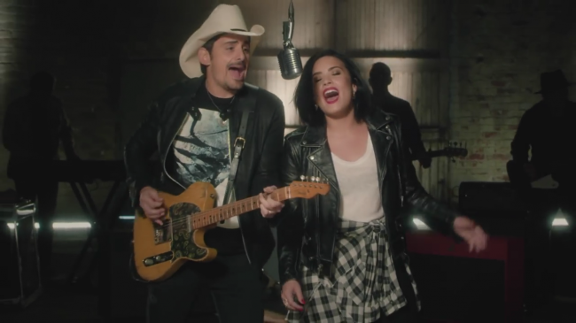 Brad_Paisley_-_Without_a_Fight_ft__Demi_Lovato5Bvia_torchbrowser_com5D_mp41978.png