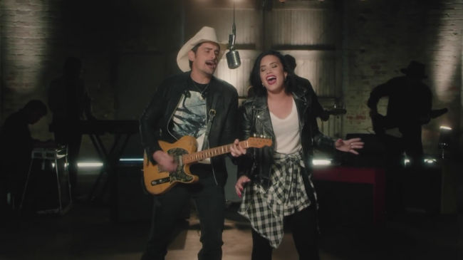 Brad_Paisley_-_Without_a_Fight_ft__Demi_Lovato5Bvia_torchbrowser_com5D_mp42021.png