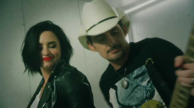 Brad_Paisley_-_Without_a_Fight_ft__Demi_Lovato5Bvia_torchbrowser_com5D_mp42188.png