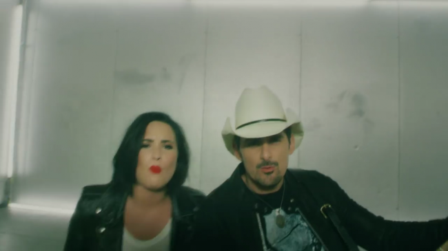 Brad_Paisley_-_Without_a_Fight_ft__Demi_Lovato5Bvia_torchbrowser_com5D_mp43056.png