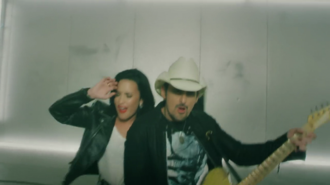 Brad_Paisley_-_Without_a_Fight_ft__Demi_Lovato5Bvia_torchbrowser_com5D_mp43079.png