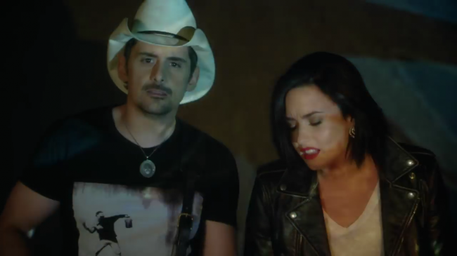 Brad_Paisley_-_Without_a_Fight_ft__Demi_Lovato5Bvia_torchbrowser_com5D_mp43277.png