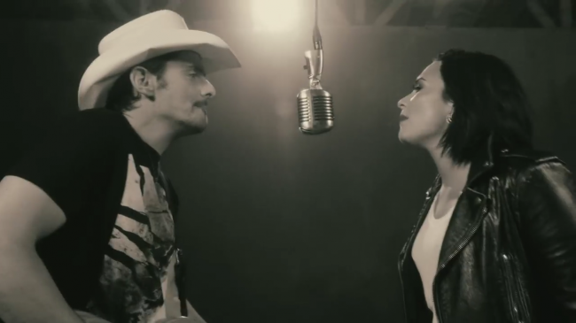 Brad_Paisley_-_Without_a_Fight_ft__Demi_Lovato5Bvia_torchbrowser_com5D_mp43647.png