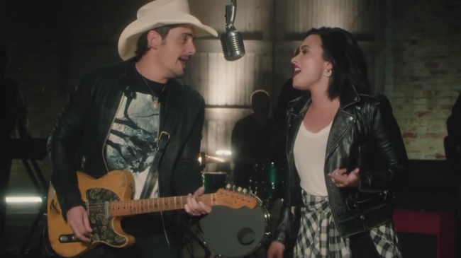 Brad_Paisley_-_Without_a_Fight_ft__Demi_Lovato5Bvia_torchbrowser_com5D_mp44223.png