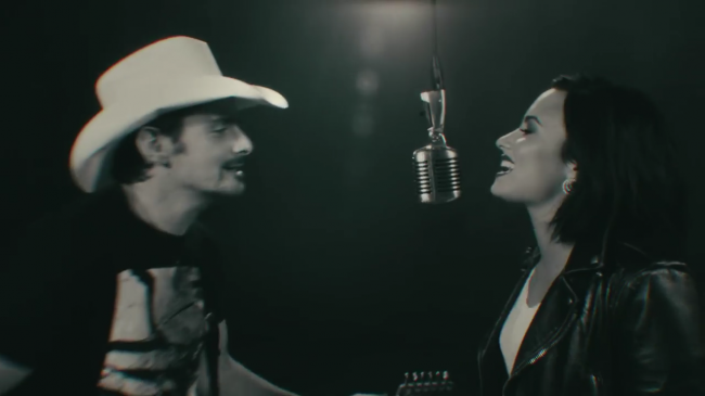 Brad_Paisley_-_Without_a_Fight_ft__Demi_Lovato5Bvia_torchbrowser_com5D_mp44230.png