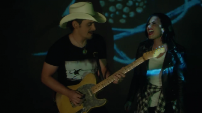 Brad_Paisley_-_Without_a_Fight_ft__Demi_Lovato5Bvia_torchbrowser_com5D_mp44948.png