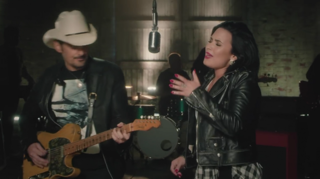 Brad_Paisley_-_Without_a_Fight_ft__Demi_Lovato5Bvia_torchbrowser_com5D_mp44978.png