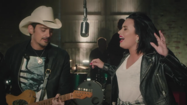 Brad_Paisley_-_Without_a_Fight_ft__Demi_Lovato5Bvia_torchbrowser_com5D_mp45003.png