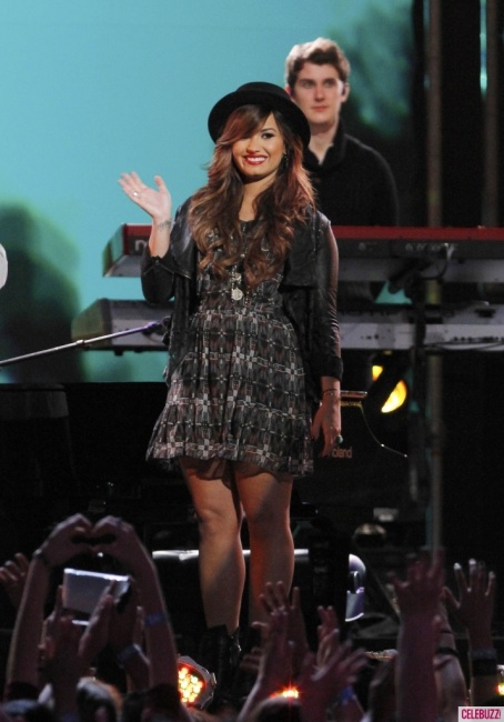 Demi-Lovato-Performs-on-Jimmy-Kimmel-Live-1-716x1024.jpg