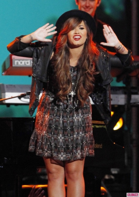 Demi-Lovato-Performs-on-Jimmy-Kimmel-Live-725x1024.jpg
