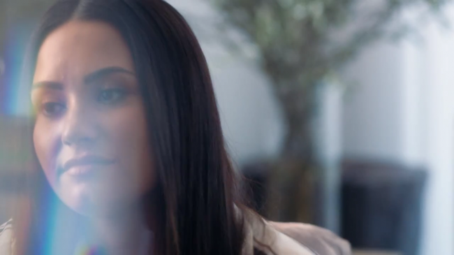 Demi_Lovato-_Simply_Complicated_-_Official_Documentary5Bvia_torchbrowser_com5D_mp40525.png