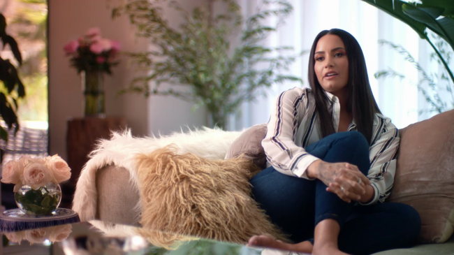 Demi_Lovato-_Simply_Complicated_-_Official_Documentary5Bvia_torchbrowser_com5D_mp40550.png