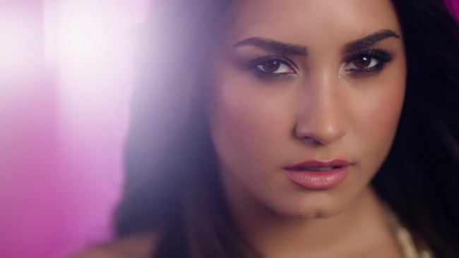Demi_Lovato-_Simply_Complicated_-_Official_Documentary5Bvia_torchbrowser_com5D_mp40974.png