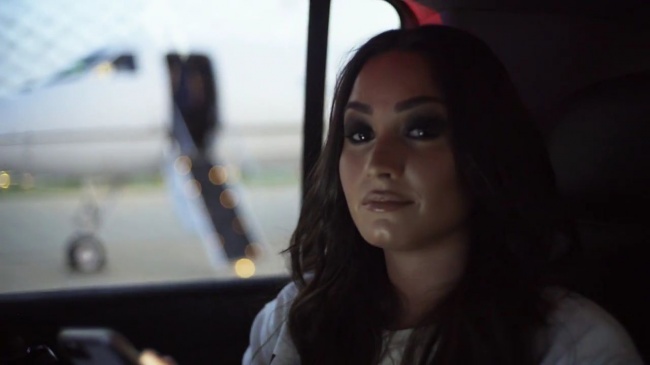 Demi_Lovato-_Simply_Complicated_-_Official_Documentary5Bvia_torchbrowser_com5D_mp4100008.jpg