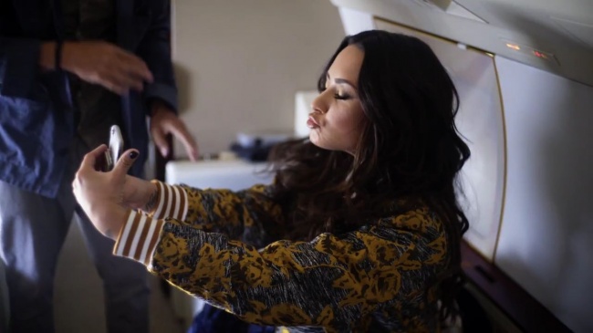 Demi_Lovato-_Simply_Complicated_-_Official_Documentary5Bvia_torchbrowser_com5D_mp4100129.jpg