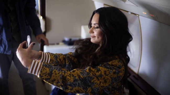 Demi_Lovato-_Simply_Complicated_-_Official_Documentary5Bvia_torchbrowser_com5D_mp4100144.jpg