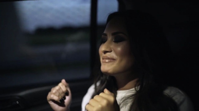 Demi_Lovato-_Simply_Complicated_-_Official_Documentary5Bvia_torchbrowser_com5D_mp4100257.jpg
